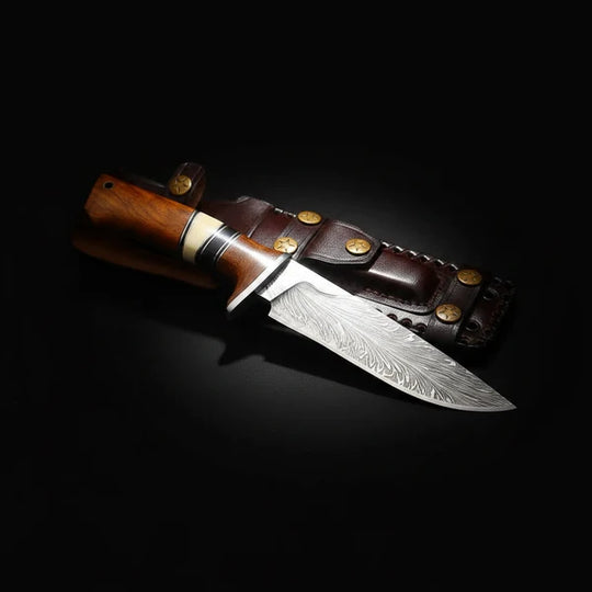 Handmade Damascus Hunting Knife – Rosewood Handle, Feather Pattern &amp; Leather Sheath