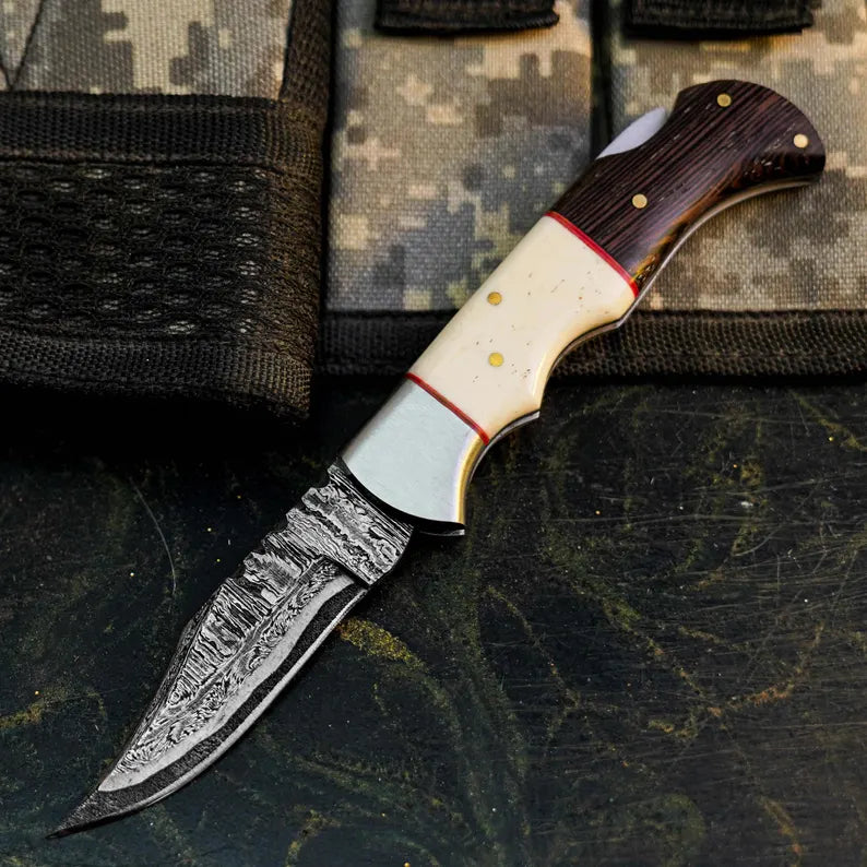 Damascus Folding Hunting Knife with Wenge &amp; Camel Bone Handle