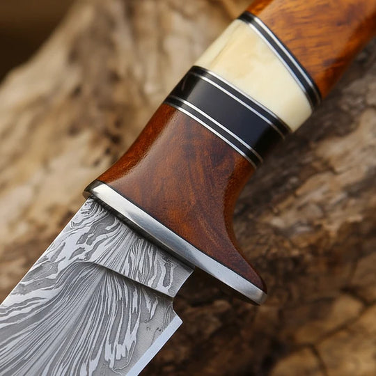 Handmade Damascus Hunting Knife – Rosewood Handle, Feather Pattern &amp; Leather Sheath