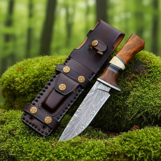 Handmade Damascus Hunting Knife – Rosewood Handle, Feather Pattern &amp; Leather Sheath