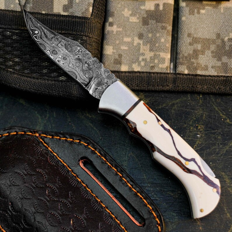 Damascus San Mai Hunting Knife with Resin Handle