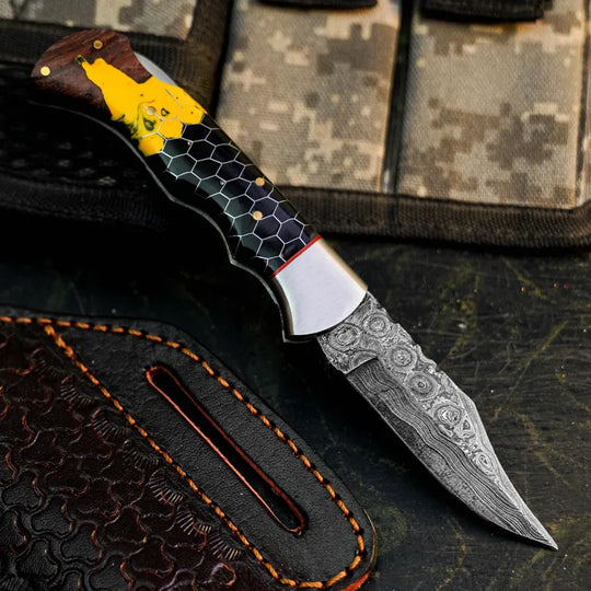 Damascus San Mai Hunting Knife with Wood &amp; Resin Handle