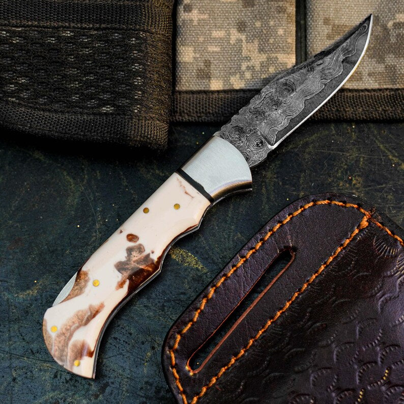 Damascus San Mai Hunting Knife with Resin Handle
