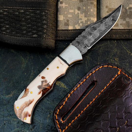 Damascus San Mai Hunting Knife with Resin Handle