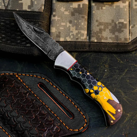 Damascus San Mai Hunting Knife with Wood &amp; Resin Handle