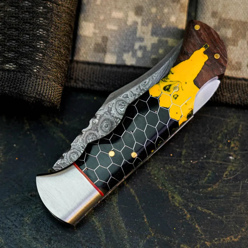 Damascus San Mai Hunting Knife with Wood &amp; Resin Handle