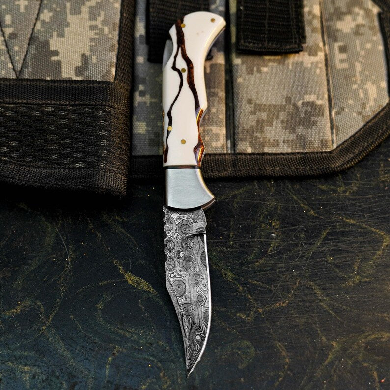 Damascus San Mai Hunting Knife with Resin Handle