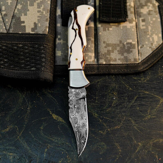 Damascus San Mai Hunting Knife with Resin Handle