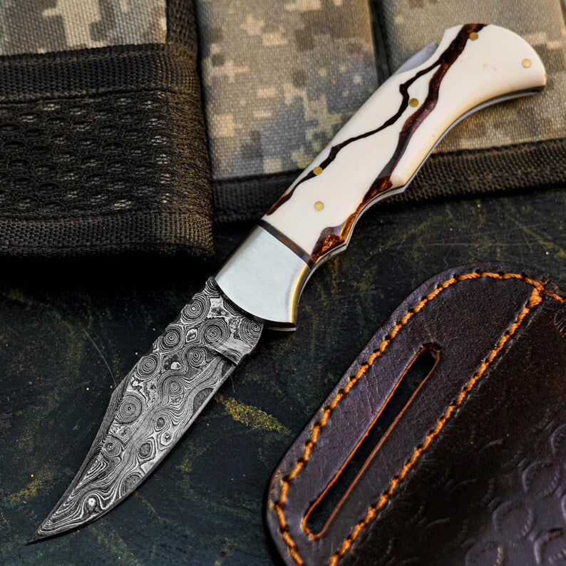 Damascus San Mai Hunting Knife with Resin Handle