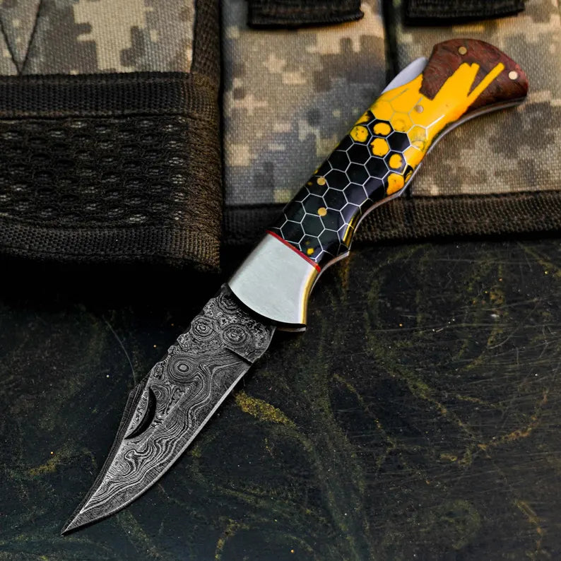 Damascus San Mai Hunting Knife with Wood &amp; Resin Handle